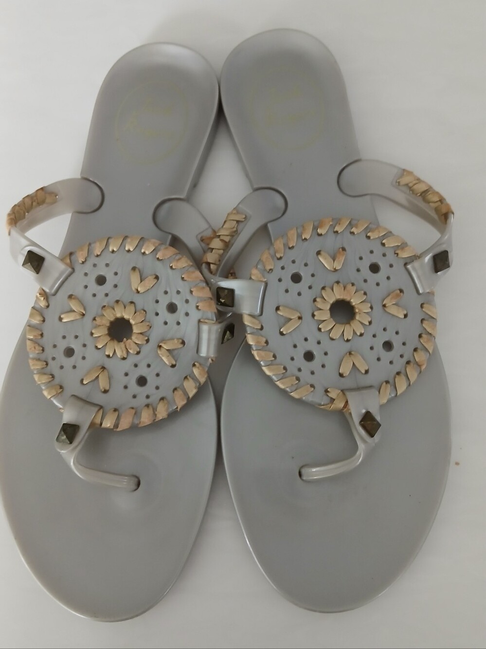 Jack Rogers Georgica Jelly Thong Sandals – Gray with Light Gold Medallion Size 7